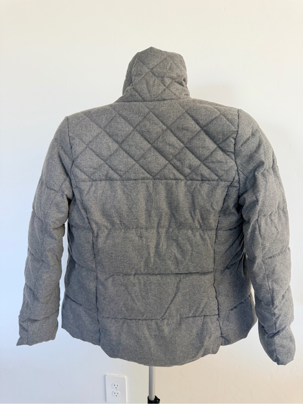 Old Navy Gray Quilted Women's Puffer Jacket - Picture 7 of 7
